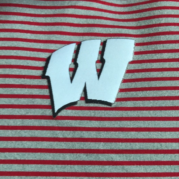 Wisconsin Under ARMOUR womens medium top loose fit - Picture 2 of 4